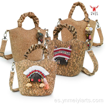 Bolso bombonera estilo étnico con lindas decoraciones de muñecas